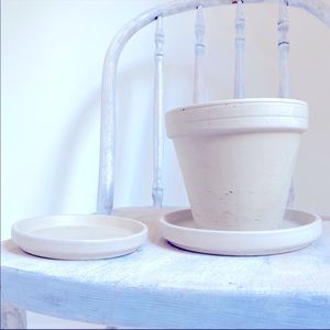 Cream Tan Terracotta Planter w/ Two Detached Saucers